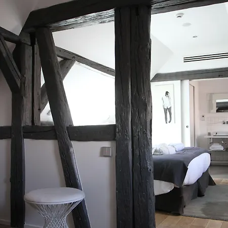 Quatorze Готель